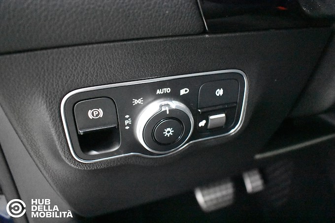 MERCEDES-BENZ GLA 200 d Automatic Premium